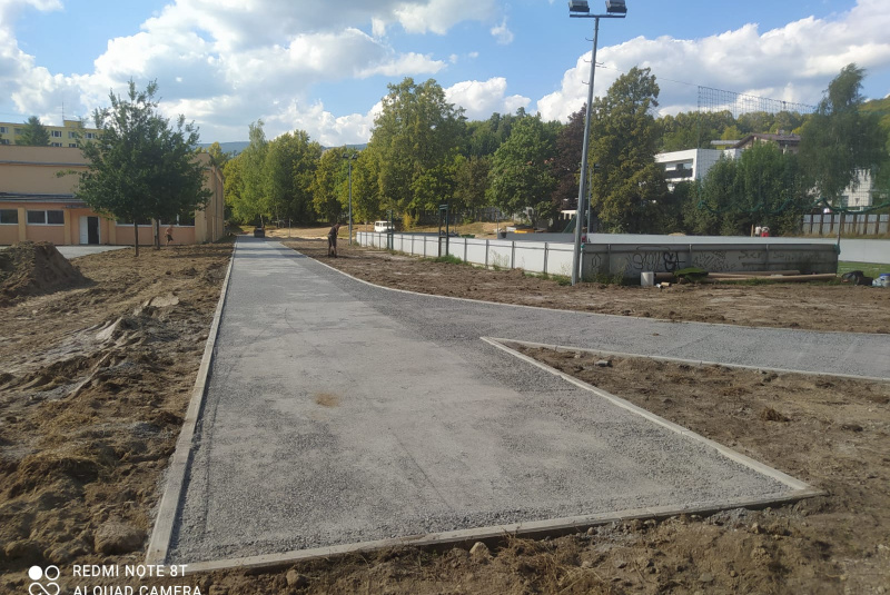 Referencie / Rekonštrukcia športovej infraštruktúry ZŠ Hriňová - foto Referencie / Rekonštrukcia športovej infraštruktúry ZŠ Hriňová - foto