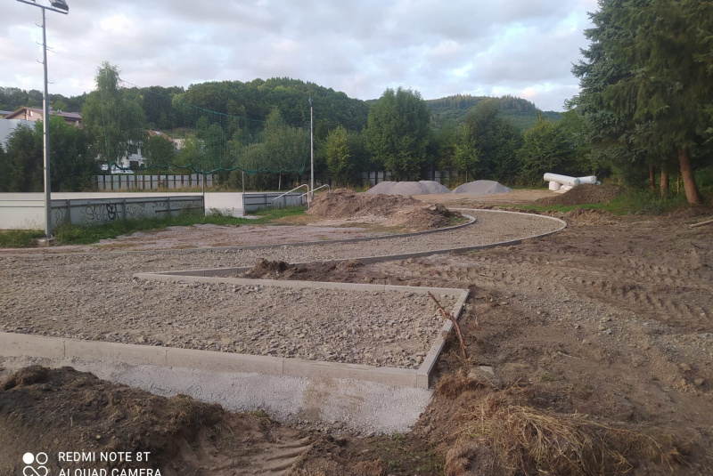 Referencie / Rekonštrukcia športovej infraštruktúry ZŠ Hriňová - foto Referencie / Rekonštrukcia športovej infraštruktúry ZŠ Hriňová - foto