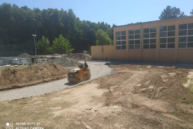 Referencie / Rekonštrukcia športovej infraštruktúry ZŠ Hriňová - foto Referencie / Rekonštrukcia športovej infraštruktúry ZŠ Hriňová - foto