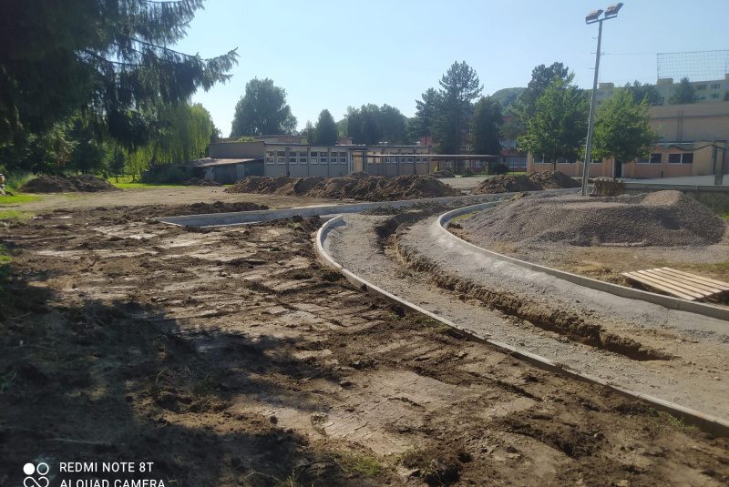 Novinky / Rekonštrukcia športovej infraštruktúry ZŠ Hriňová - foto