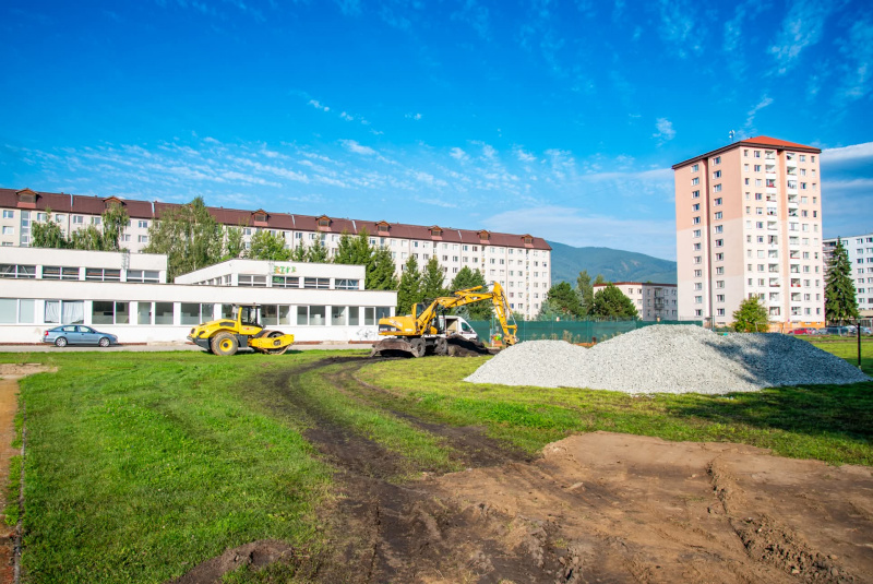 Novinky / ,,Revitalizácia areálu Základnej školy s materskou školou J. V. Dolinského v Martine“  - foto