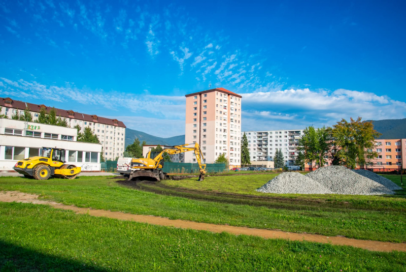 Novinky / ,,Revitalizácia areálu Základnej školy s materskou školou J. V. Dolinského v Martine“  - foto