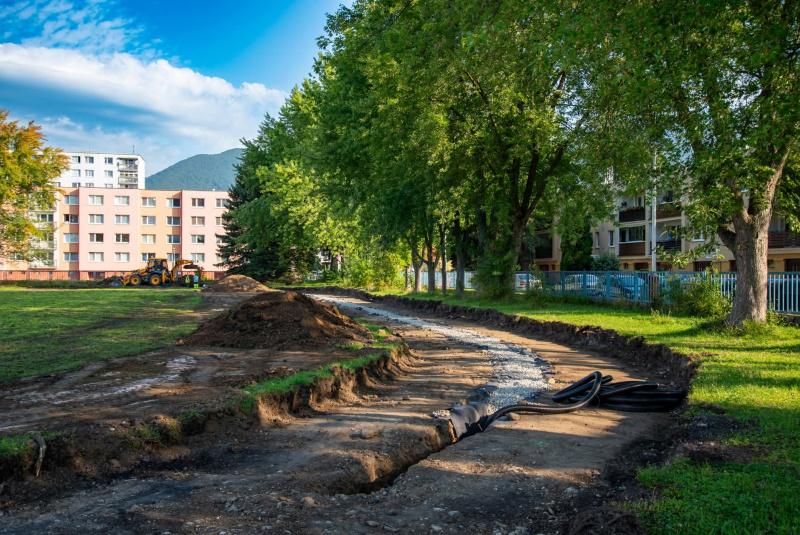 Novinky / ,,Revitalizácia areálu Základnej školy s materskou školou J. V. Dolinského v Martine“  - foto