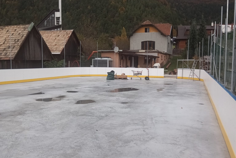 Novinky / Multifunkčné hokejové ihrisko 30x15 m v obci Švošov - foto