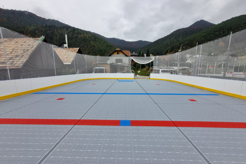 Novinky / Multifunkčné hokejové ihrisko 30x15 m v obci Švošov - foto