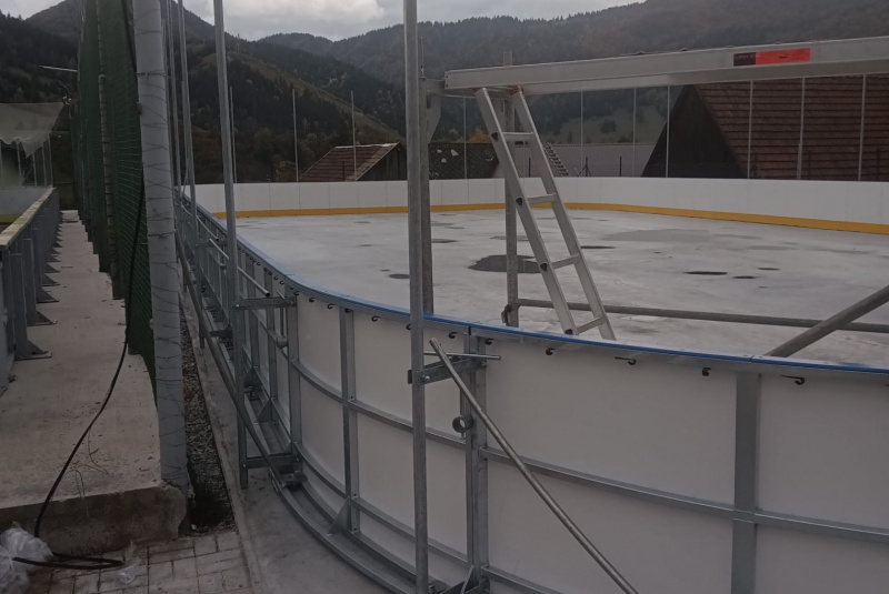 Novinky / Multifunkčné hokejové ihrisko 30x15 m v obci Švošov - foto