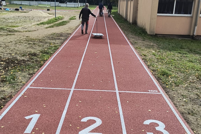 Referencie / Rekonštrukcia športovej infraštruktúry ZŠ Hriňová - foto