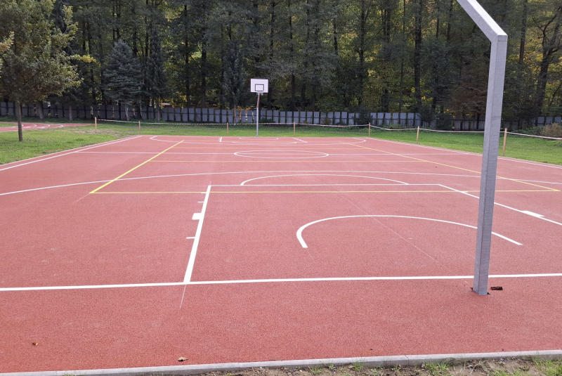 Referencie / Rekonštrukcia športovej infraštruktúry ZŠ Hriňová - foto