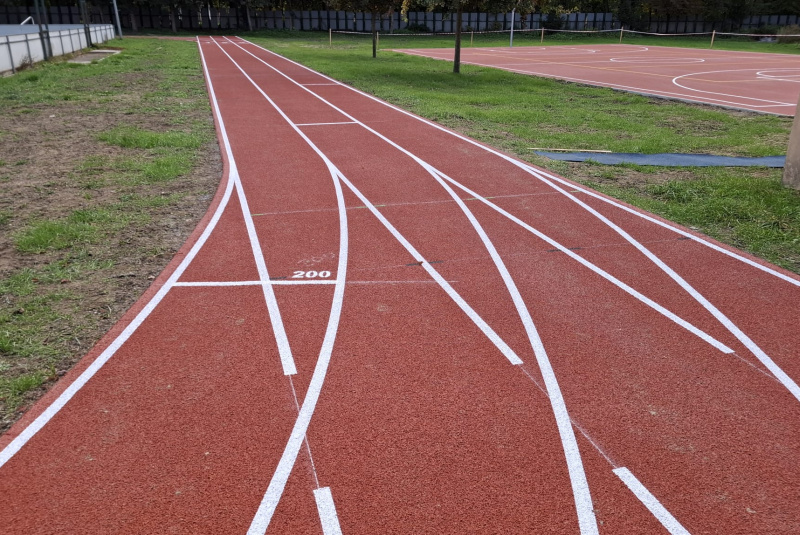 Referencie / Rekonštrukcia športovej infraštruktúry ZŠ Hriňová - foto