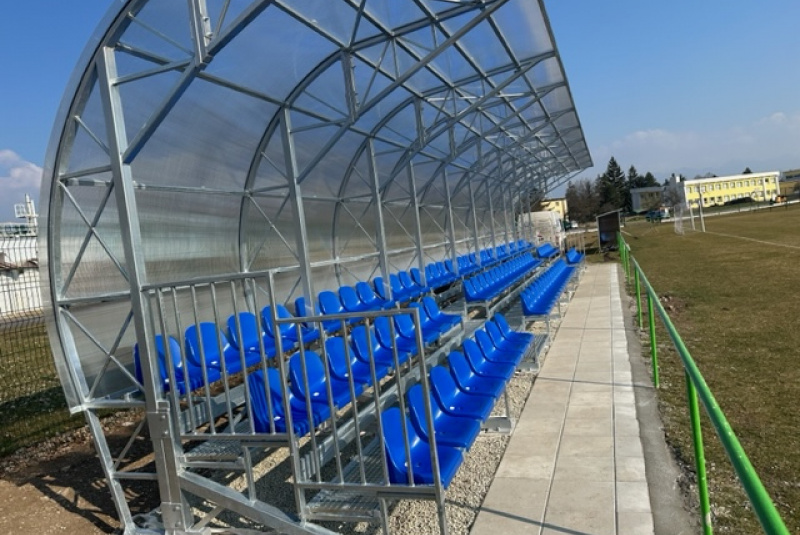 Referencie / Atletická dráha, doskočisko a tribúna na ZŠ Košťany nad Turcom - foto Referencie / Atletická dráha, doskočisko a tribúna na ZŠ Košťany nad Turcom - foto