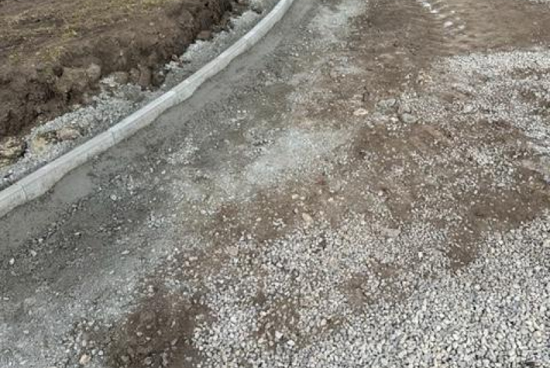 Referencie / Atletická dráha, doskočisko a tribúna na ZŠ Košťany nad Turcom - foto Referencie / Atletická dráha, doskočisko a tribúna na ZŠ Košťany nad Turcom - foto