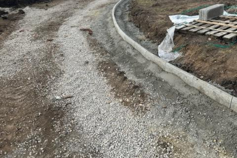 Referencie / Atletická dráha, doskočisko a tribúna na ZŠ Košťany nad Turcom - foto Referencie / Atletická dráha, doskočisko a tribúna na ZŠ Košťany nad Turcom - foto