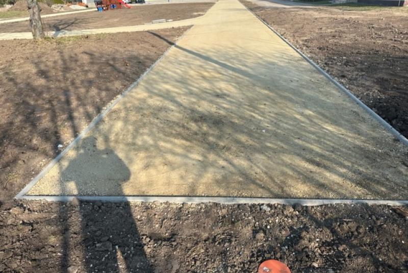 Referencie / Atletická dráha, doskočisko a tribúna na ZŠ Košťany nad Turcom - foto