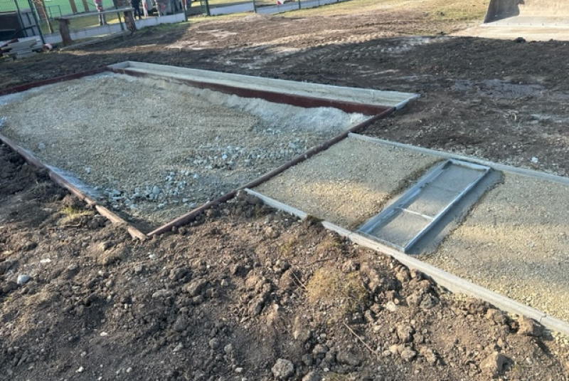 Referencie / Atletická dráha, doskočisko a tribúna na ZŠ Košťany nad Turcom - foto