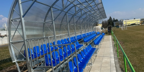 Trojradová tribúna