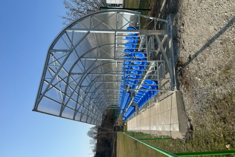 Trojradová tribúna