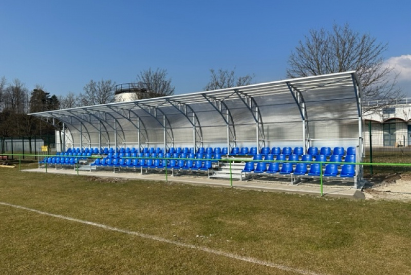 Trojradová tribúna