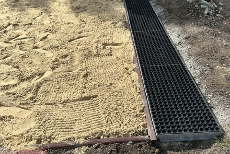 Referencie / Atletická dráha, doskočisko a tribúna na ZŠ Košťany nad Turcom - foto Referencie / Atletická dráha, doskočisko a tribúna na ZŠ Košťany nad Turcom - foto