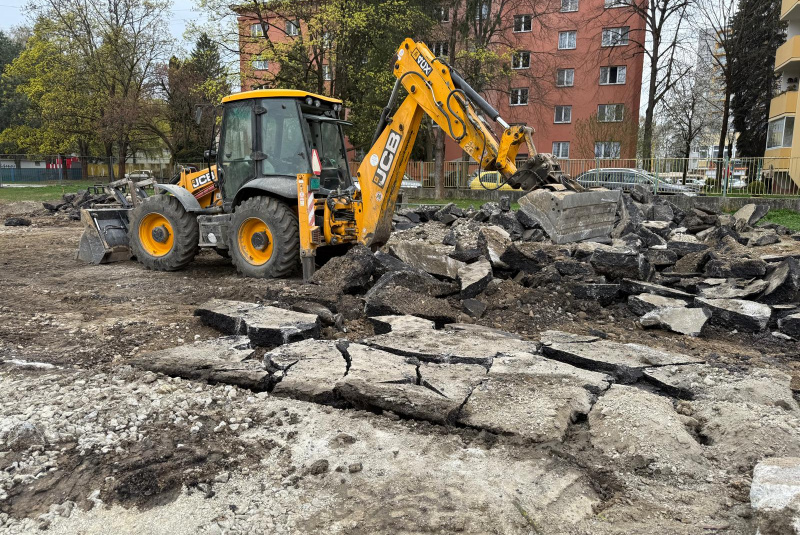 Referencie / „Revitalizácia športových ihrísk pri ZŠ Javorku, Žilina“ - foto Referencie / „Revitalizácia športových ihrísk pri ZŠ Javorku, Žilina“ - foto