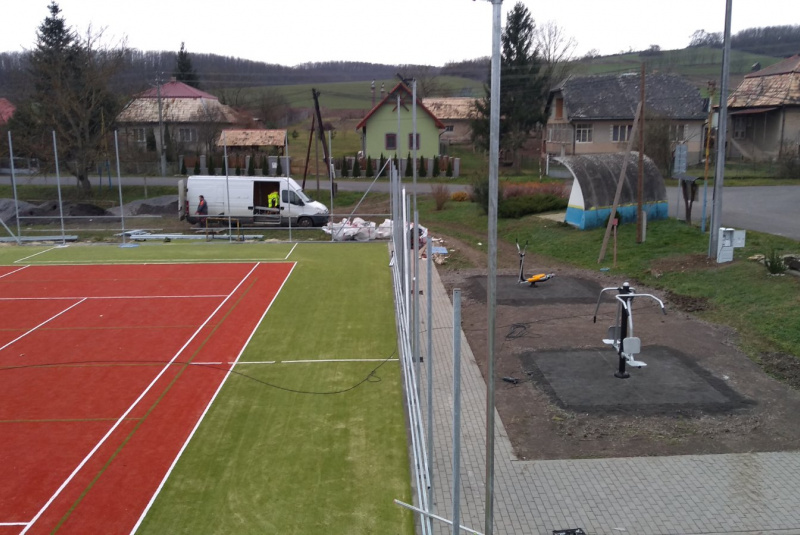 Športové povrchy pre interiér a exteriér