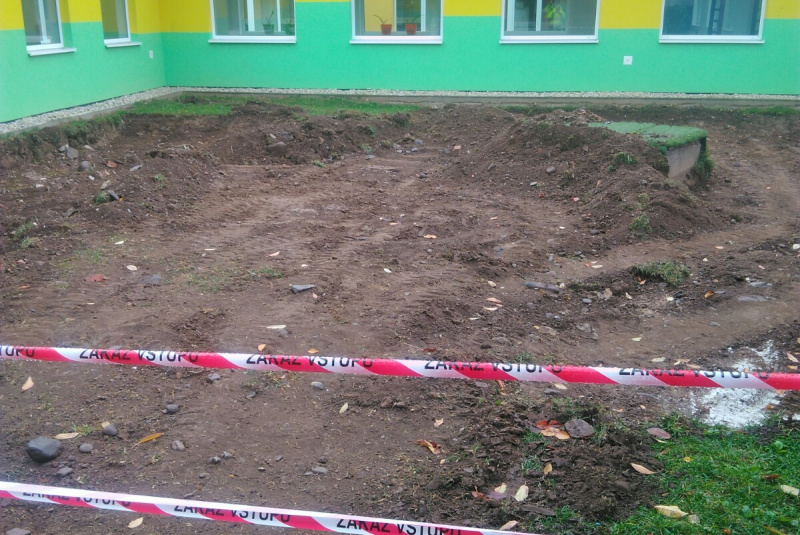 Referencie / Nová Baňa - realizácia detského ihriska - foto
