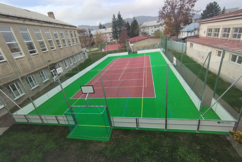 Referencie / Gymnázium, Školská ul. Považská Bystrica - foto