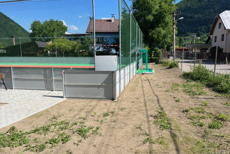 Referencie / Multifunkčné ihrisko pri ZŠ Brodno - foto
