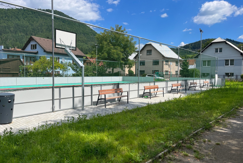 Referencie / Multifunkčné ihrisko pri ZŠ Brodno - foto