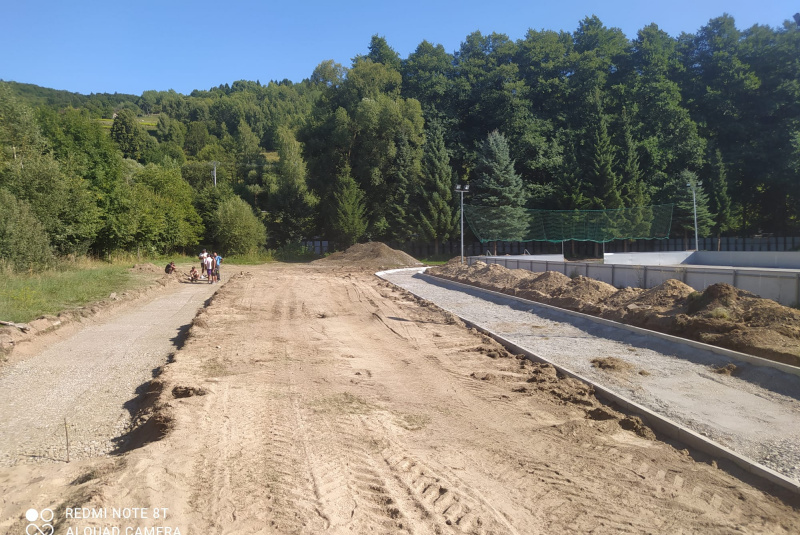 Referencie / Rekonštrukcia športovej infraštruktúry ZŠ Hriňová - foto