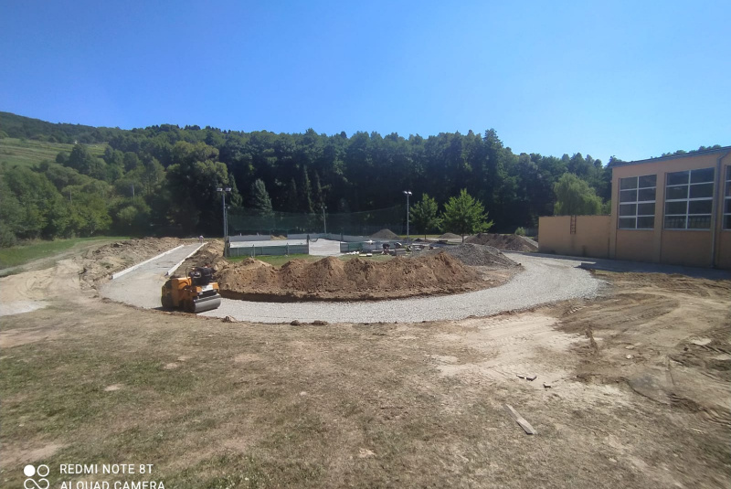 Referencie / Rekonštrukcia športovej infraštruktúry ZŠ Hriňová - foto