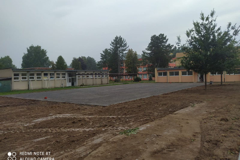 Referencie / Rekonštrukcia športovej infraštruktúry ZŠ Hriňová - foto