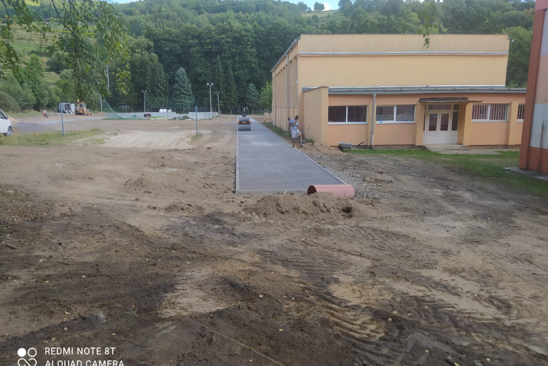 Referencie / Rekonštrukcia športovej infraštruktúry ZŠ Hriňová - foto