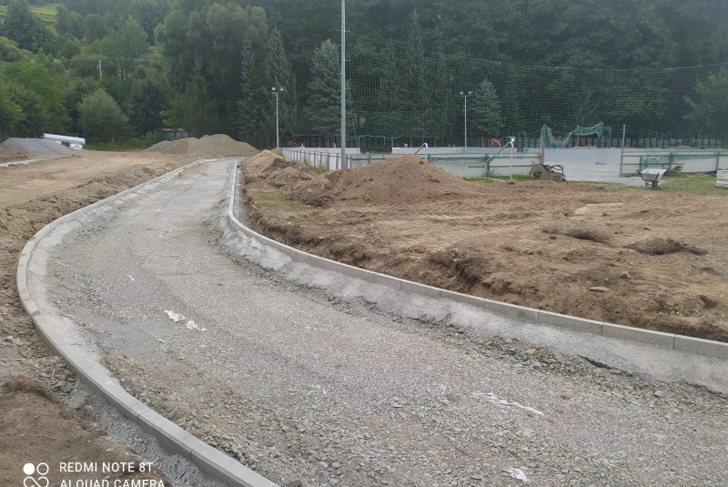 Referencie / Rekonštrukcia športovej infraštruktúry ZŠ Hriňová - foto