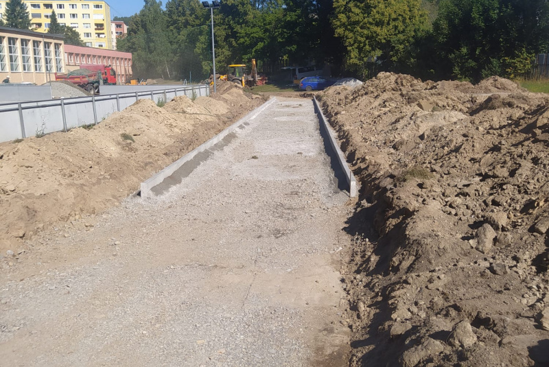 Referencie / Rekonštrukcia športovej infraštruktúry ZŠ Hriňová - foto
