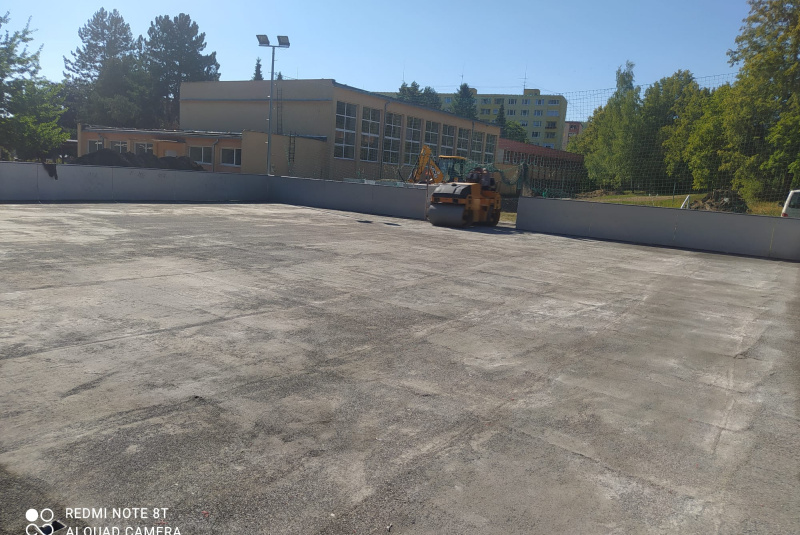 Referencie / Rekonštrukcia športovej infraštruktúry ZŠ Hriňová - foto