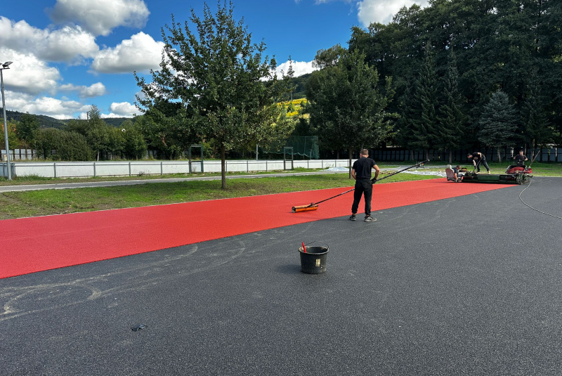 Referencie / Rekonštrukcia športovej infraštruktúry ZŠ Hriňová - foto
