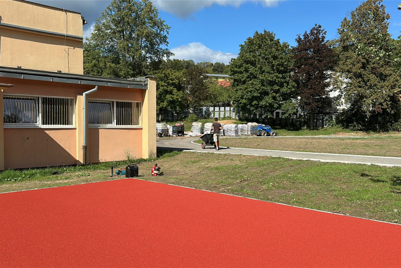 Referencie / Rekonštrukcia športovej infraštruktúry ZŠ Hriňová - foto