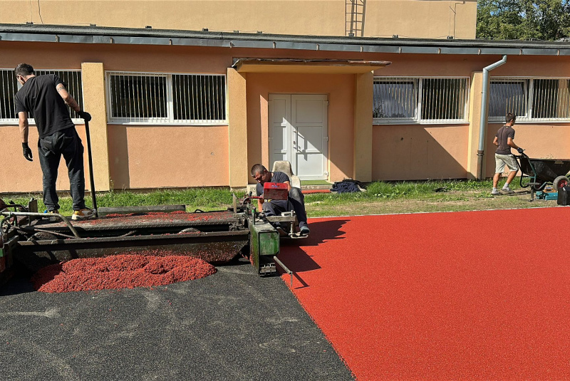Referencie / Rekonštrukcia športovej infraštruktúry ZŠ Hriňová - foto