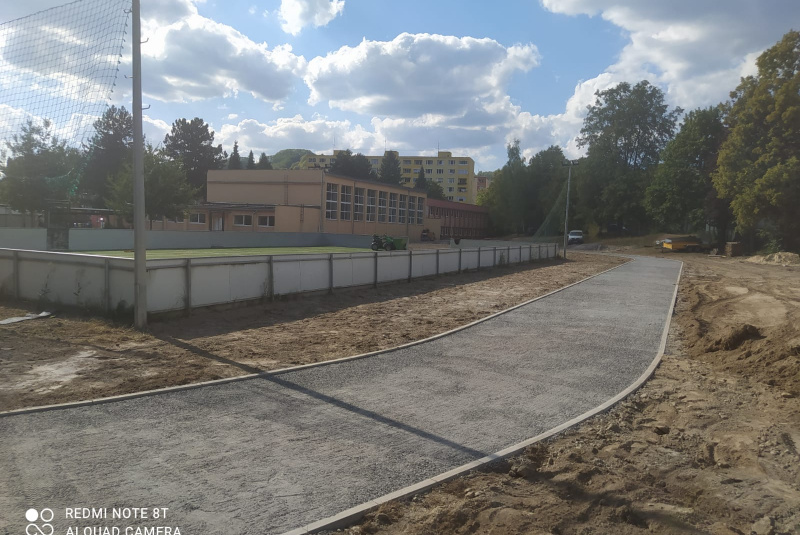 Referencie / Rekonštrukcia športovej infraštruktúry ZŠ Hriňová - foto