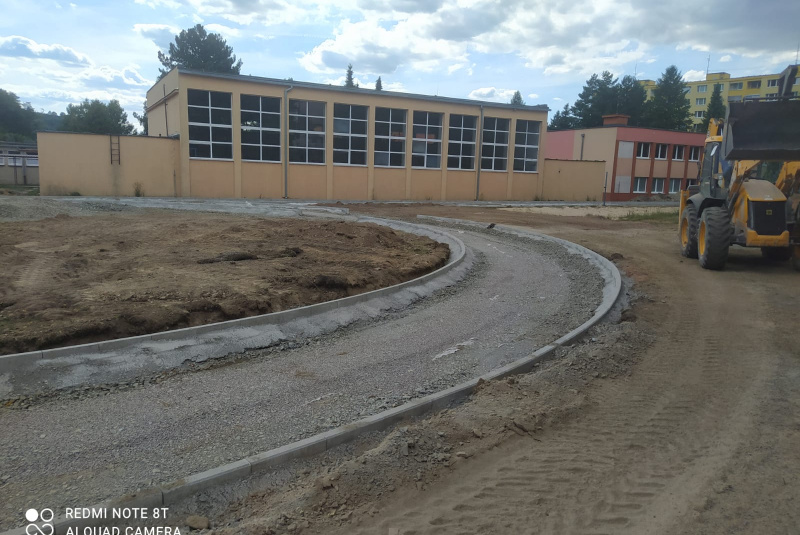 Referencie / Rekonštrukcia športovej infraštruktúry ZŠ Hriňová - foto