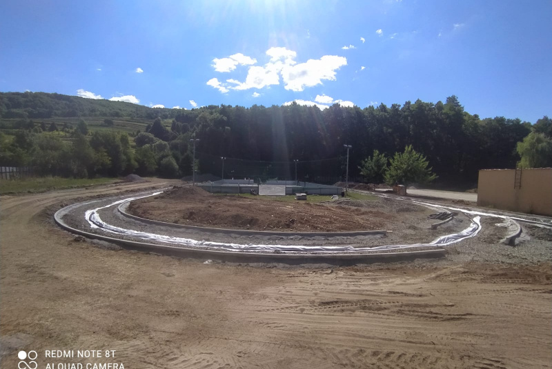 Referencie / Rekonštrukcia športovej infraštruktúry ZŠ Hriňová - foto