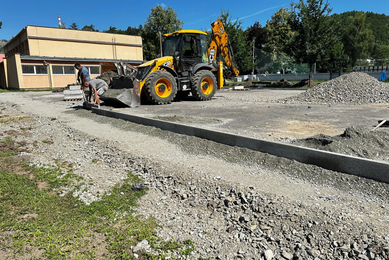 Novinky / Rekonštrukcia športovej infraštruktúry ZŠ Hriňová - foto Novinky / Rekonštrukcia športovej infraštruktúry ZŠ Hriňová - foto