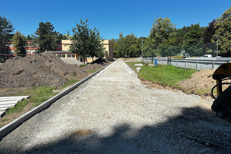 Novinky / Rekonštrukcia športovej infraštruktúry ZŠ Hriňová - foto Novinky / Rekonštrukcia športovej infraštruktúry ZŠ Hriňová - foto