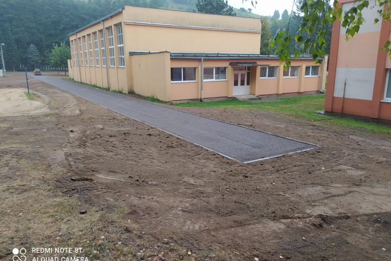 Novinky / Rekonštrukcia športovej infraštruktúry ZŠ Hriňová - foto Novinky / Rekonštrukcia športovej infraštruktúry ZŠ Hriňová - foto