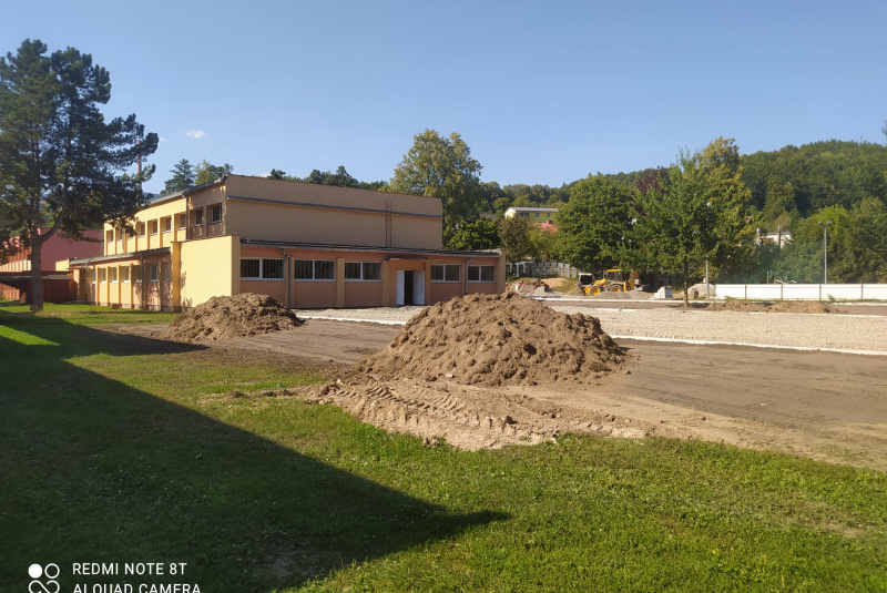 Novinky / Rekonštrukcia športovej infraštruktúry ZŠ Hriňová - foto Novinky / Rekonštrukcia športovej infraštruktúry ZŠ Hriňová - foto