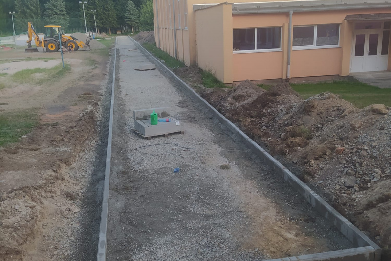 Novinky / Rekonštrukcia športovej infraštruktúry ZŠ Hriňová - foto Novinky / Rekonštrukcia športovej infraštruktúry ZŠ Hriňová - foto