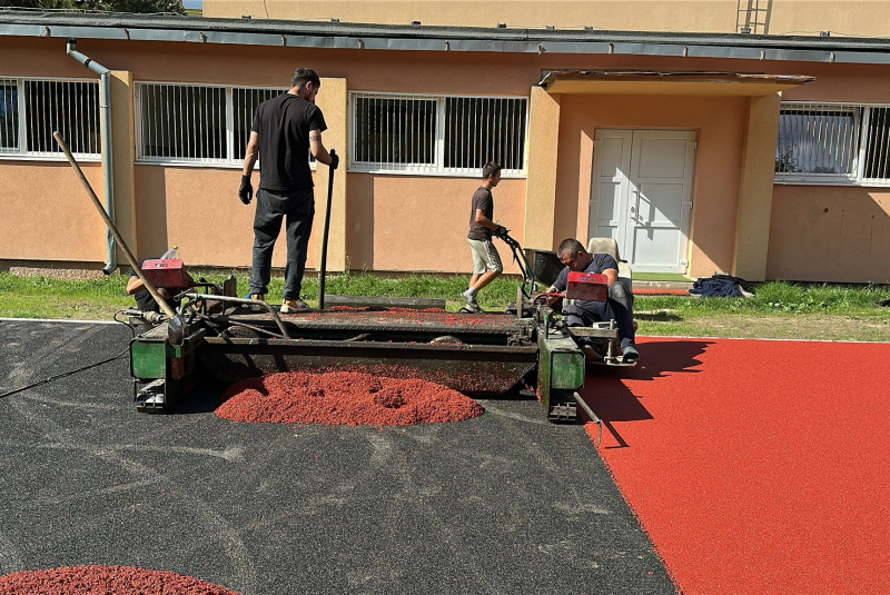 Novinky / Rekonštrukcia športovej infraštruktúry ZŠ Hriňová - foto