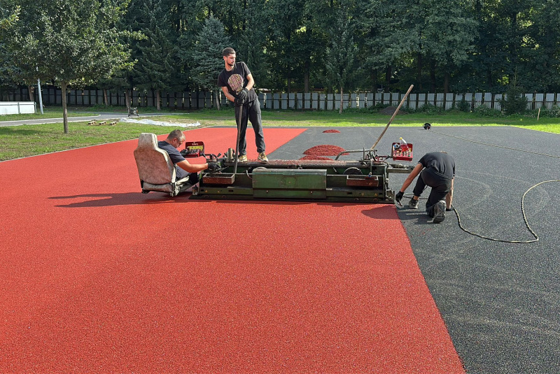 Novinky / Rekonštrukcia športovej infraštruktúry ZŠ Hriňová - foto Novinky / Rekonštrukcia športovej infraštruktúry ZŠ Hriňová - foto