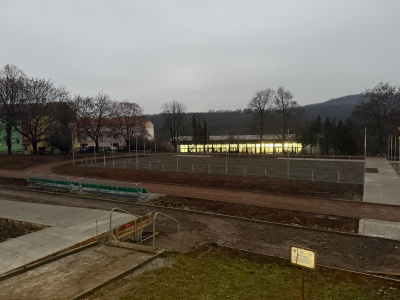 ŠPORTOVÝ AREÁL PRI ZŠ ŠKOLSKÁ TLMAČE.