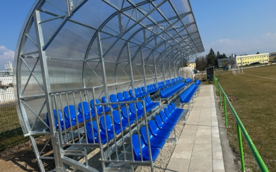 Atletická dráha, doskočisko a tribúna na ZŠ Košťany nad Turcom Atletická dráha, doskočisko a tribúna na ZŠ Košťany nad Turcom